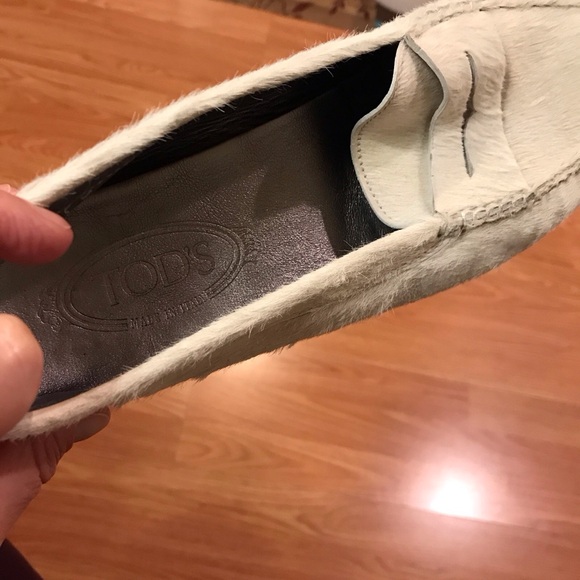 Tod’s Calf Hair/Pony Hair Cream Gommino Driving Shoes Black Bubbles EUC Sz. 9.5 - Picture 15 of 16